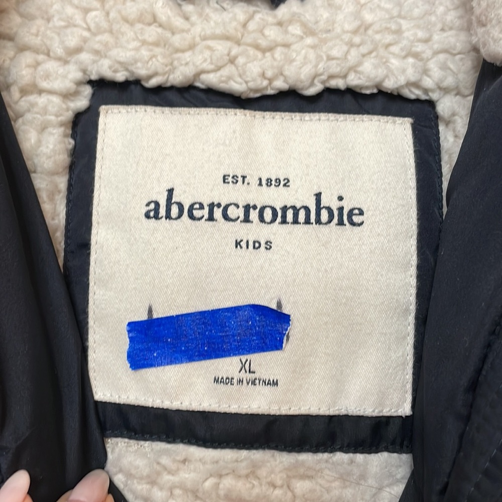 abercrombie kids Navy Puffer Jacket with Toggle Closures - Picture 4 of 9